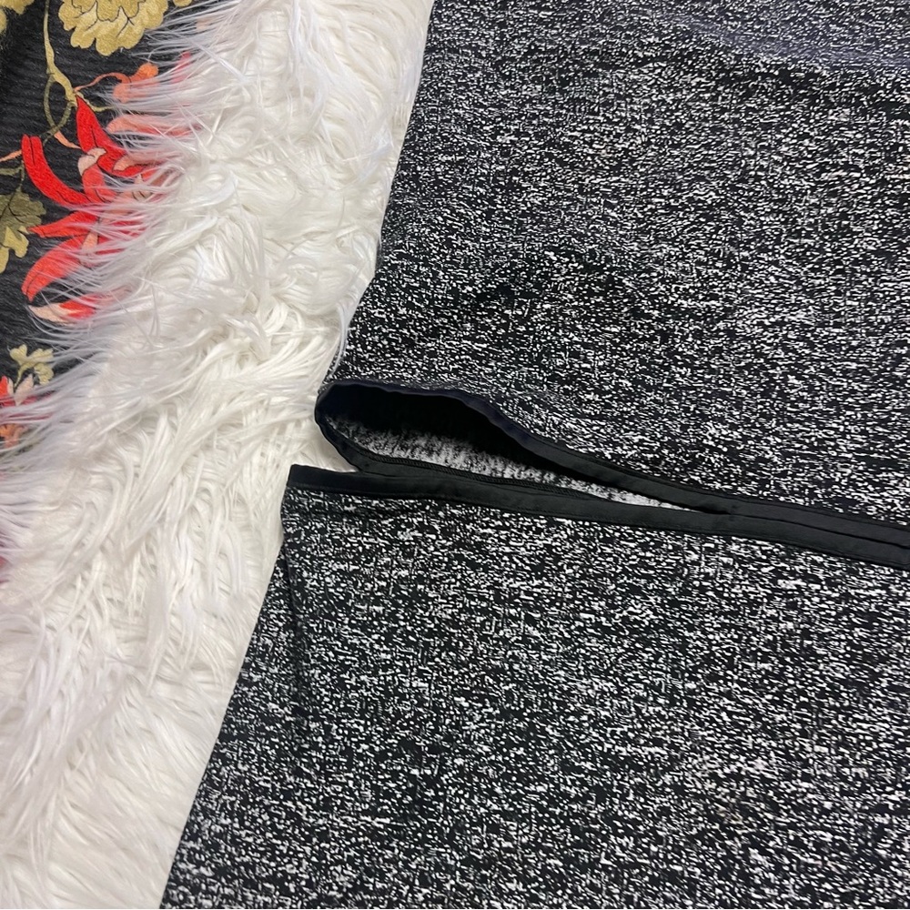 Lululemon Athletica black and white speckled Wrap Shawl - Picture 3 of 4